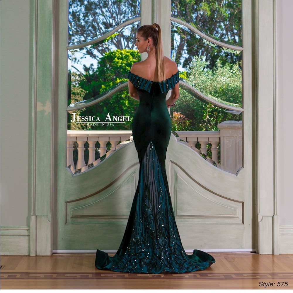 Emerald Velvet Dress - Picture 1 of 12